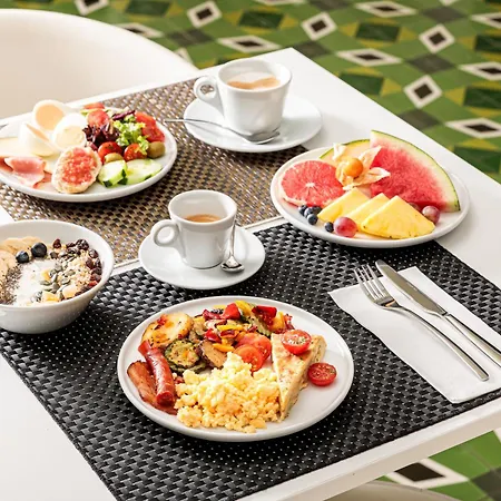 Mate Pau, 3* Barselona