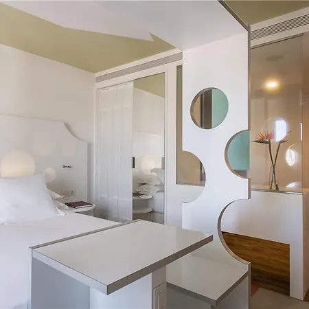 Mate Pau, 酒店 巴塞罗那